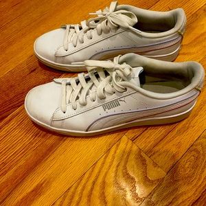 Lightly used low top Puma sneakers size 8.5